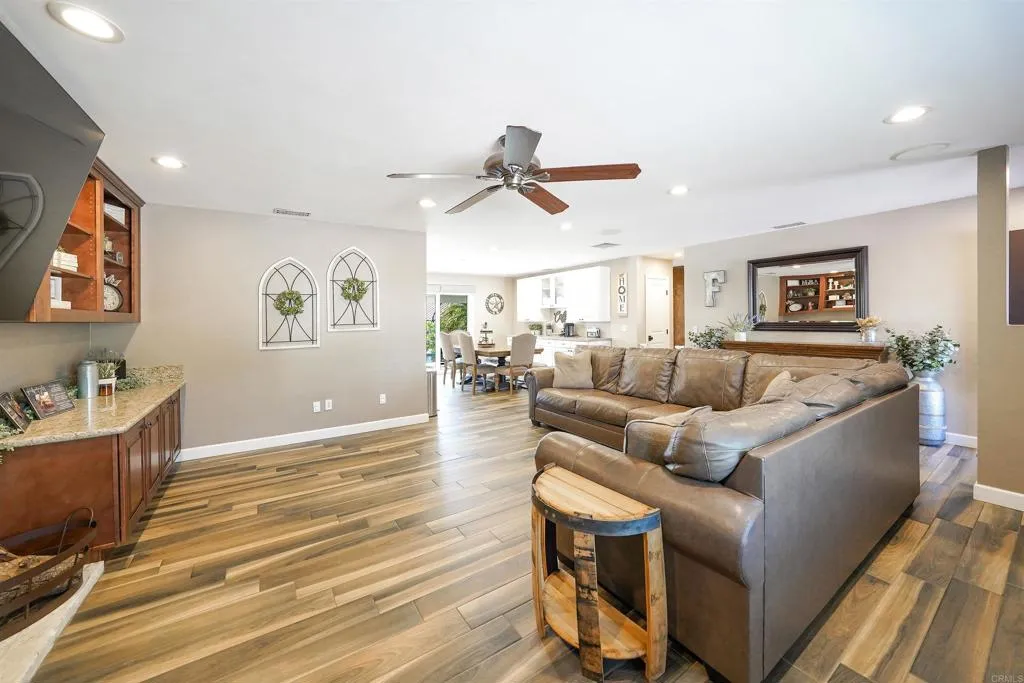https://cdn.realtyfeed.com/cdn/127/306675195/68f02619a58bc88a9f847915f3babbcf.webp