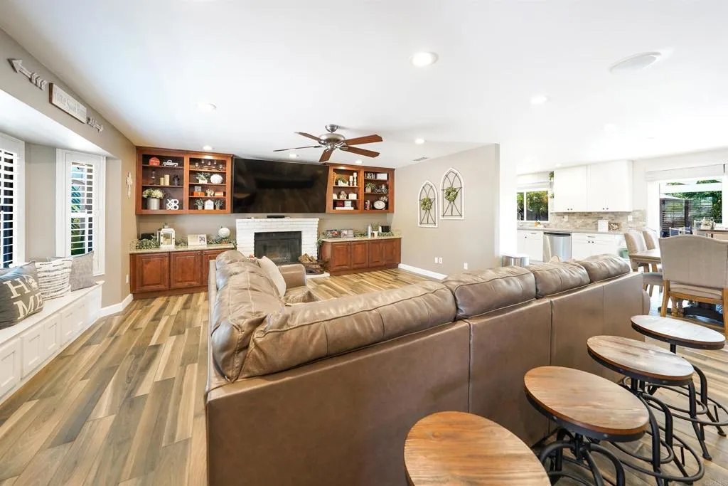 https://cdn.realtyfeed.com/cdn/127/306675195/6aa9f27c62074bdca718394784164e7b.webp