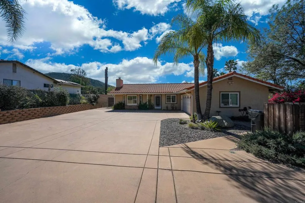 https://cdn.realtyfeed.com/cdn/127/306675195/7d881d0f9aa899c54b17f582ae736852.webp