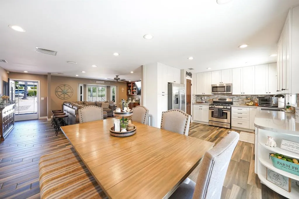https://cdn.realtyfeed.com/cdn/127/306675195/a1d93a3599de6b9ee5272b107a7ea358.webp