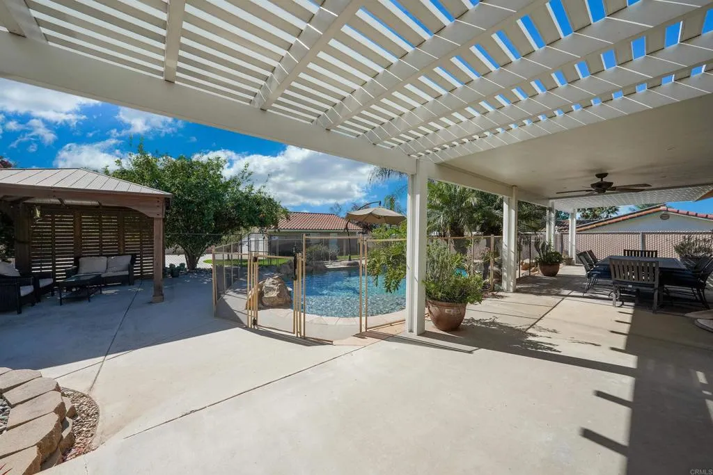 https://cdn.realtyfeed.com/cdn/127/306675195/a5c51a946bf7701c4011c1762d9a0adf.webp
