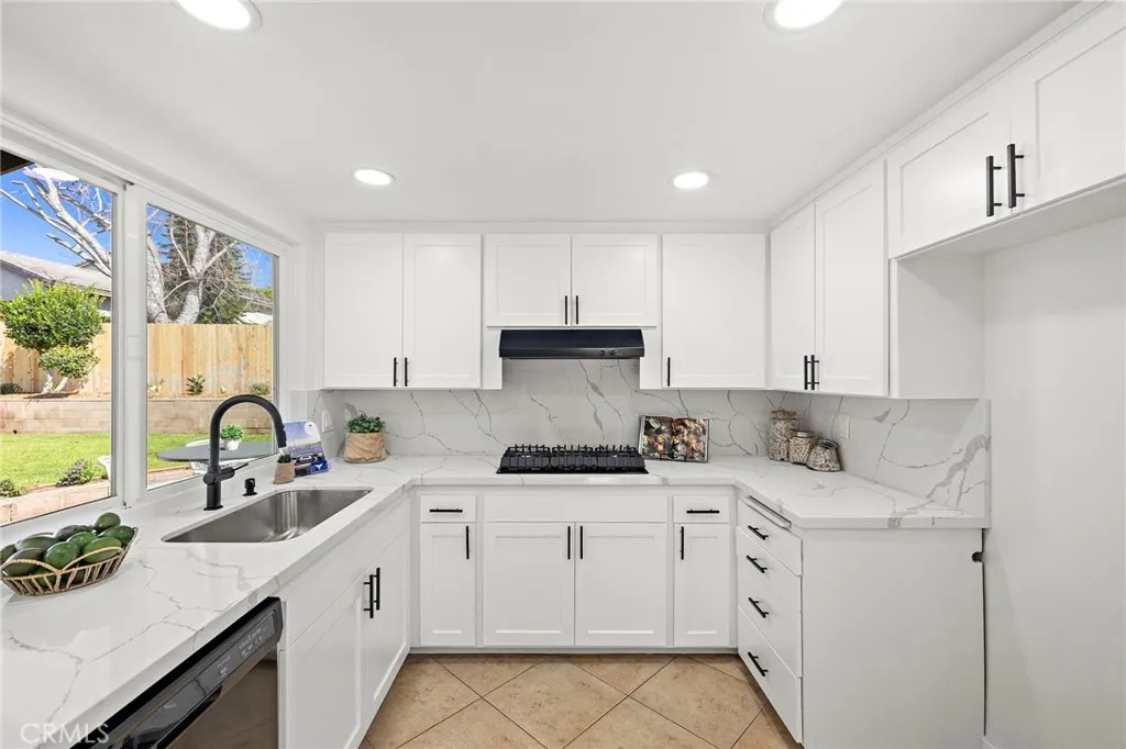 https://cdn.realtyfeed.com/cdn/127/306675387/1e044efdae8093734f4f44bbe41449a0.webp