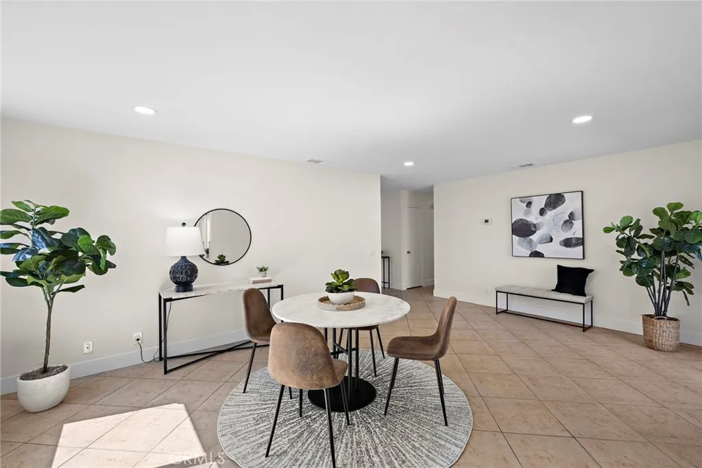 https://cdn.realtyfeed.com/cdn/127/306675387/2c2c434a6892b6fc40ac1b8def651cad.webp