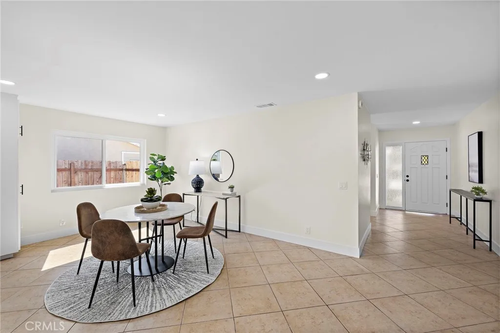https://cdn.realtyfeed.com/cdn/127/306675387/73af16848110285019f5edb99b4139c6.webp