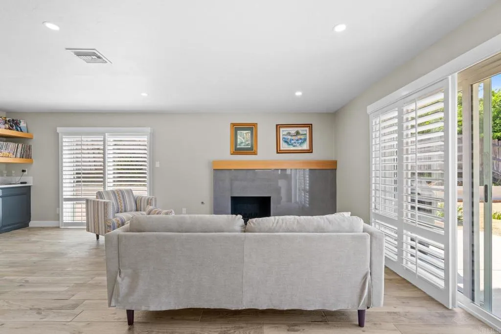 https://cdn.realtyfeed.com/cdn/127/306675426/395862b3733257e374582e63bc32e393.webp