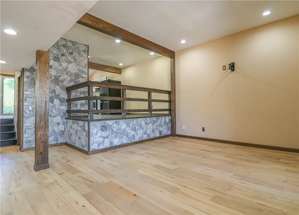 https://cdn.realtyfeed.com/cdn/127/306675428/09ccf877d9383ddac259541fe8c7a70d.webp