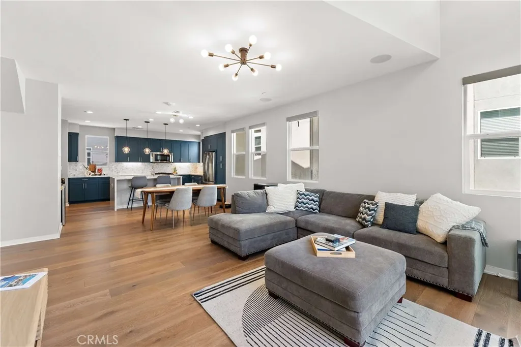 https://cdn.realtyfeed.com/cdn/127/306675432/6cf938d72410cbbc72dec91eb5d3432f.webp