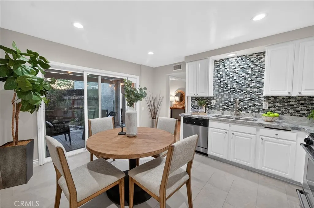 https://cdn.realtyfeed.com/cdn/127/306675583/13e2f1a2fd4f1fec74202c43e6621edd.webp