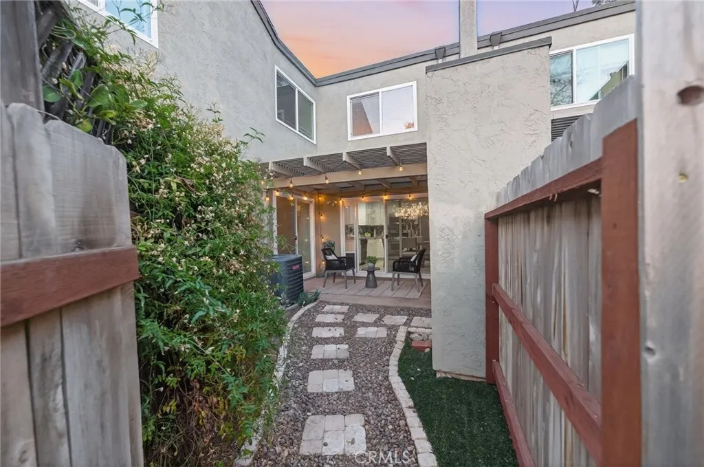 https://cdn.realtyfeed.com/cdn/127/306675583/43a0ef2129a43080a89b16b7b80df9c6.webp