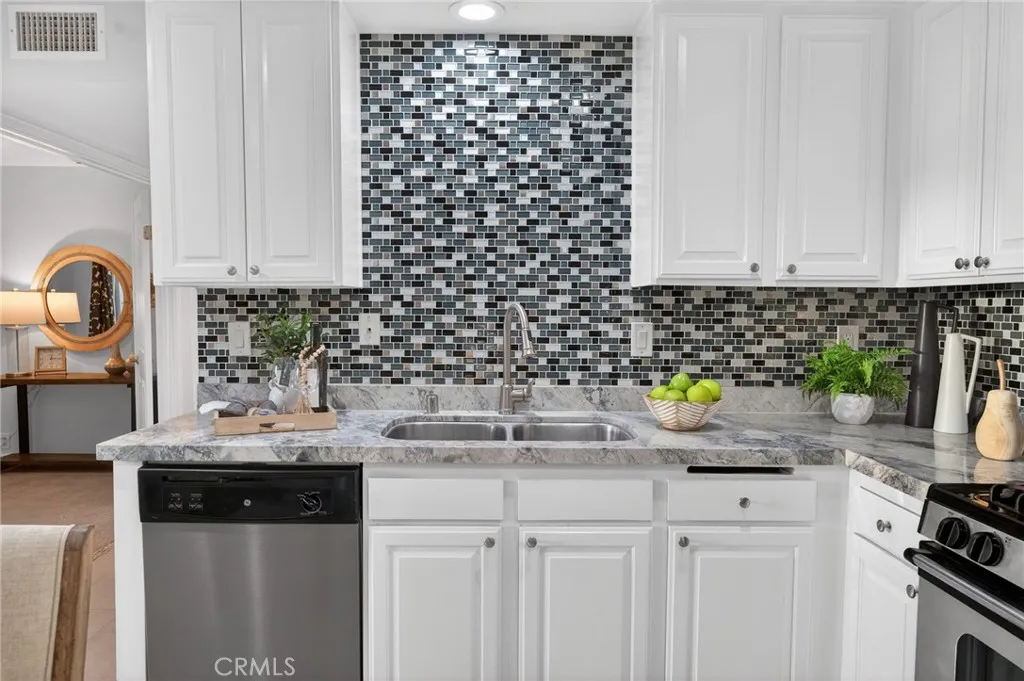 https://cdn.realtyfeed.com/cdn/127/306675583/dc95496429b7fcb96ca13a0e827f22e6.webp