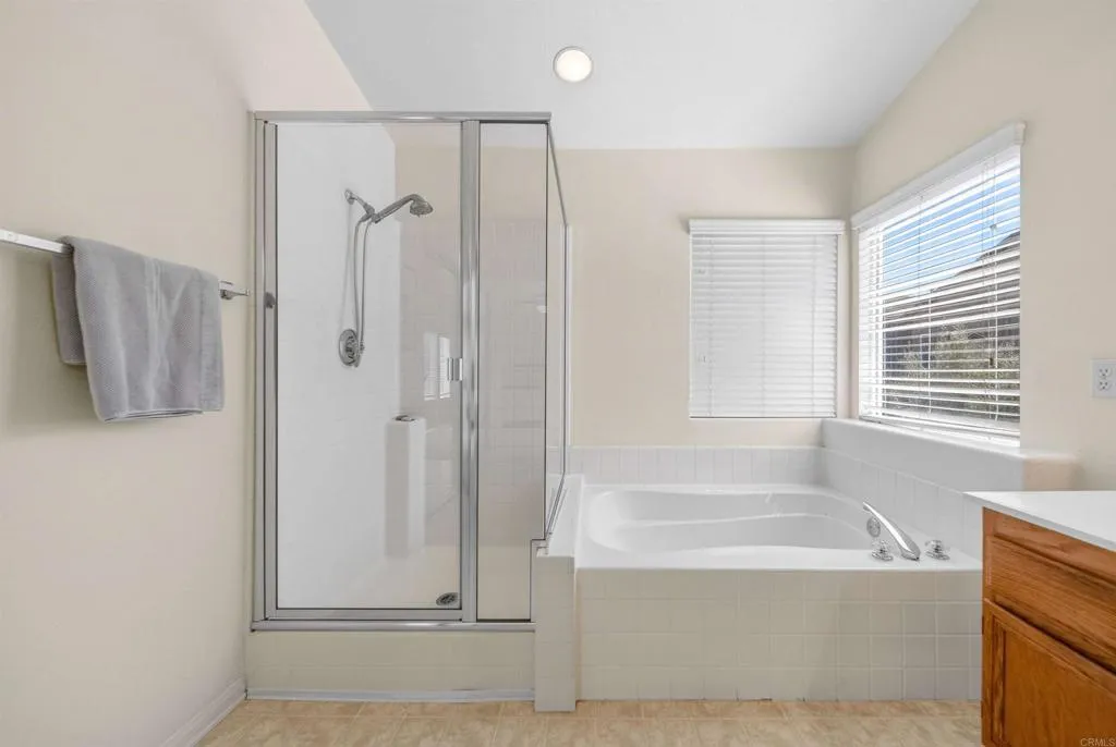 https://cdn.realtyfeed.com/cdn/127/306675599/2099d42a7b1ef552c7d1049a9e1f8296.webp