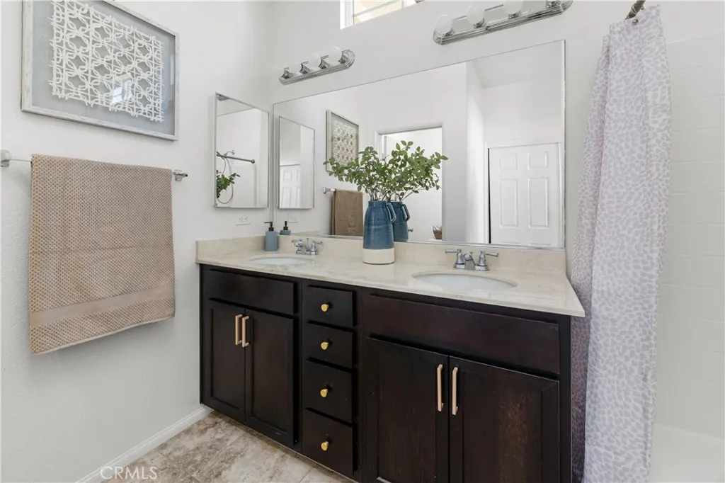 https://cdn.realtyfeed.com/cdn/127/306675665/32cc3c11671141238541b389c1d62074.webp