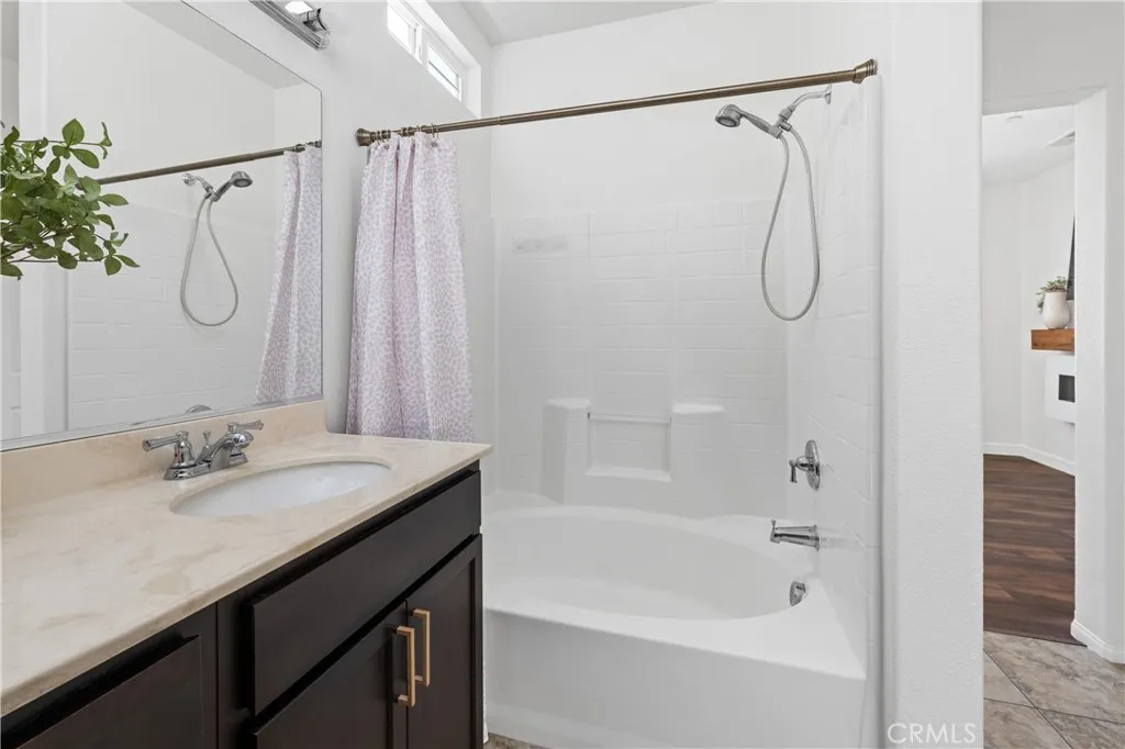 https://cdn.realtyfeed.com/cdn/127/306675665/abd181a94773e7c41f77b0591cb1c149.webp
