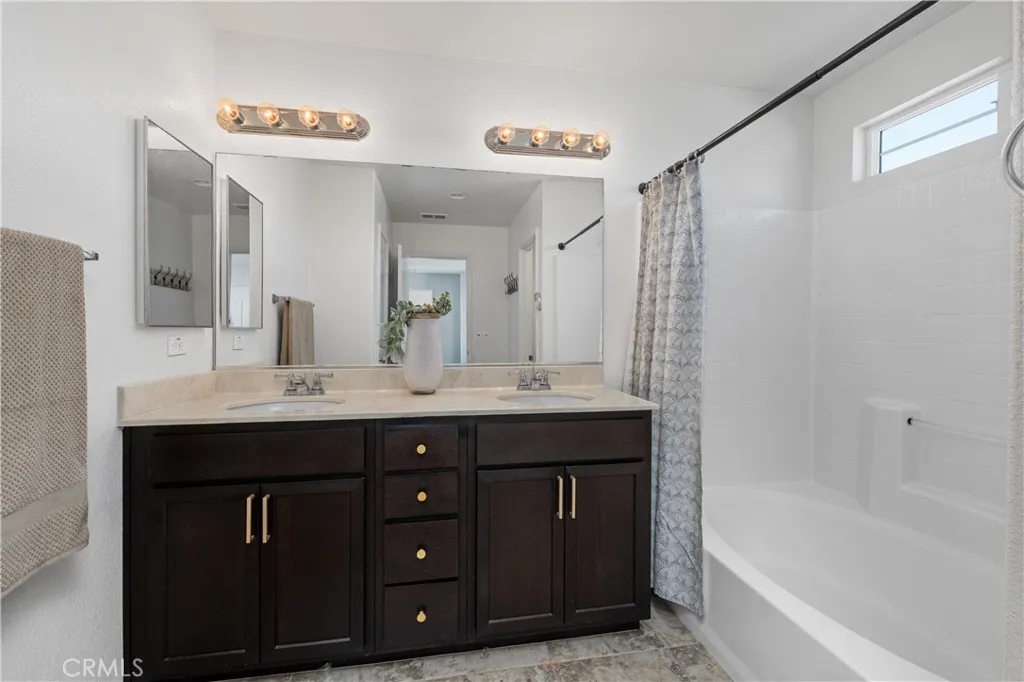 https://cdn.realtyfeed.com/cdn/127/306675665/ea50b68d433594142f62505927795d1c.webp