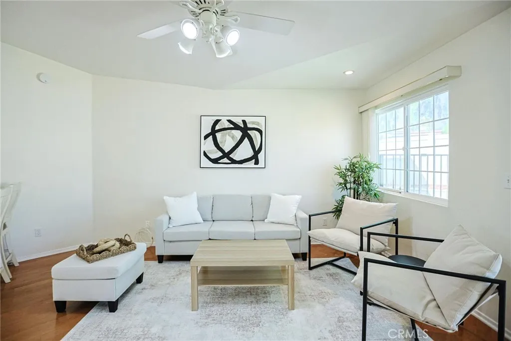 https://cdn.realtyfeed.com/cdn/127/306675698/1facf2c556a4f3cd810ca3ae5a8d6f4f.webp