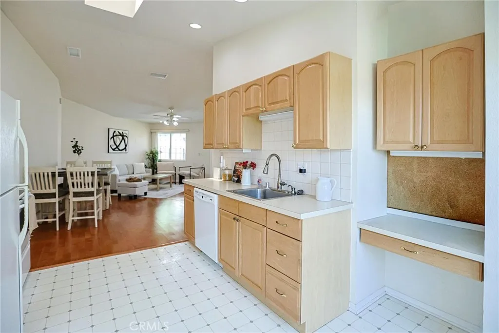 https://cdn.realtyfeed.com/cdn/127/306675698/2ef3d0eaba806920bc16d3de73d081ee.webp