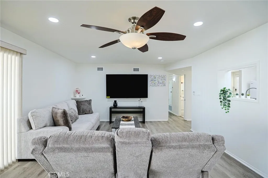 https://cdn.realtyfeed.com/cdn/127/306675698/9c6baf186fc6adac51c34299a95ce13c.webp