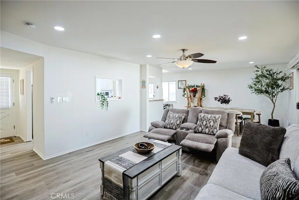https://cdn.realtyfeed.com/cdn/127/306675698/efb685cbad5456686042b9fe923d399f.webp