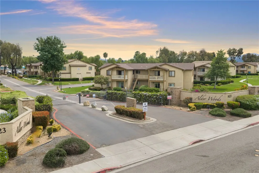https://cdn.realtyfeed.com/cdn/127/306675730/1fb60cdb2c26c8d6d6072a52fb1dbc67.webp