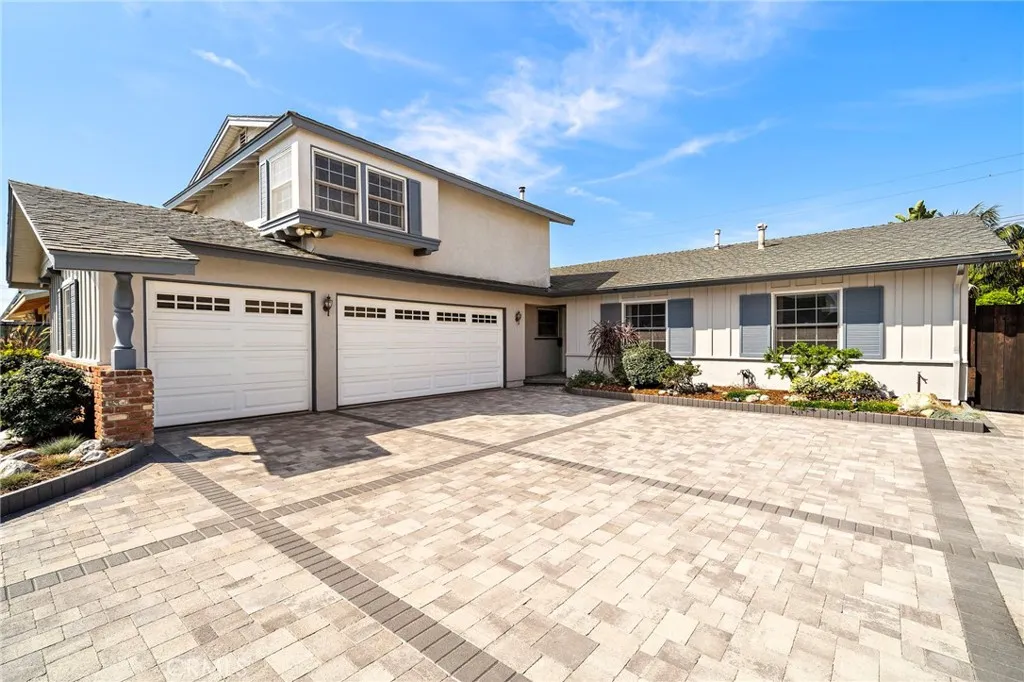 16805 Redwood Street