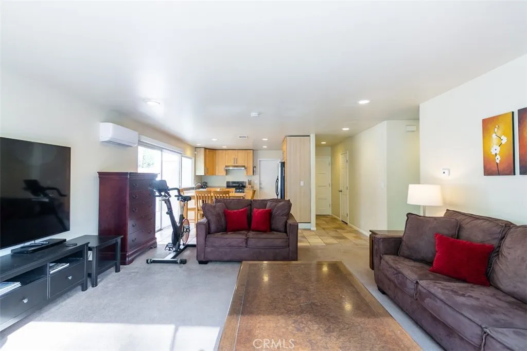 https://cdn.realtyfeed.com/cdn/127/306675839/06b03292ca3d7e74ce1c719a2670d13a.webp
