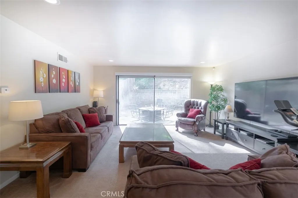 https://cdn.realtyfeed.com/cdn/127/306675839/17850f1da00d54a4681e9bc1392202ac.webp