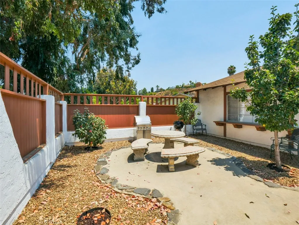 https://cdn.realtyfeed.com/cdn/127/306675839/30a94993e154670d6dbf7fe035c61a95.webp