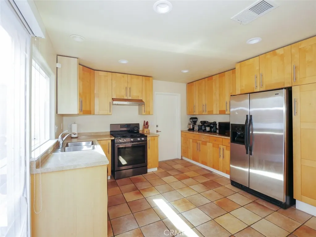 https://cdn.realtyfeed.com/cdn/127/306675839/348a2c4012f95f2c036270b4f29195c9.webp