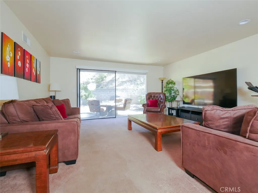 https://cdn.realtyfeed.com/cdn/127/306675839/9f03925c2ffbd63af62c618be8ae9896.webp