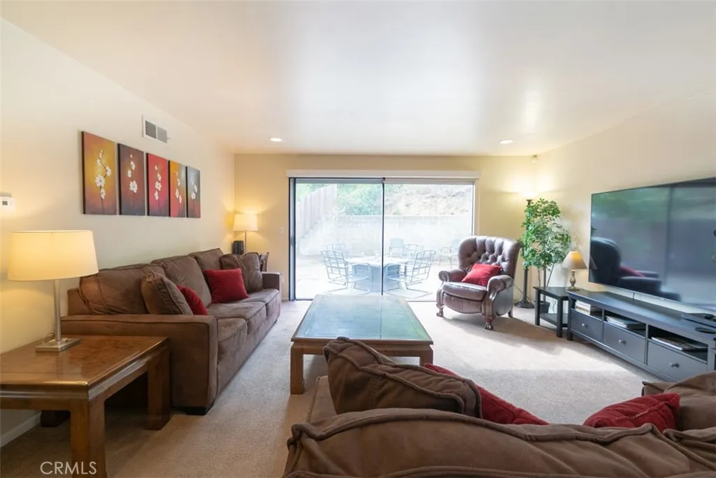 https://cdn.realtyfeed.com/cdn/127/306675839/b22b86ef6990eb83e5f9e345593e90eb.webp