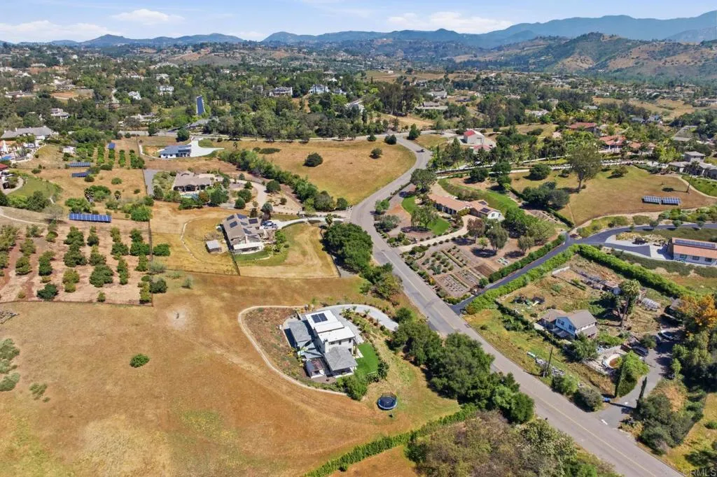 https://cdn.realtyfeed.com/cdn/127/306675862/1ef9b9e5b89b1f07a6982ab2dbcfed9b.webp