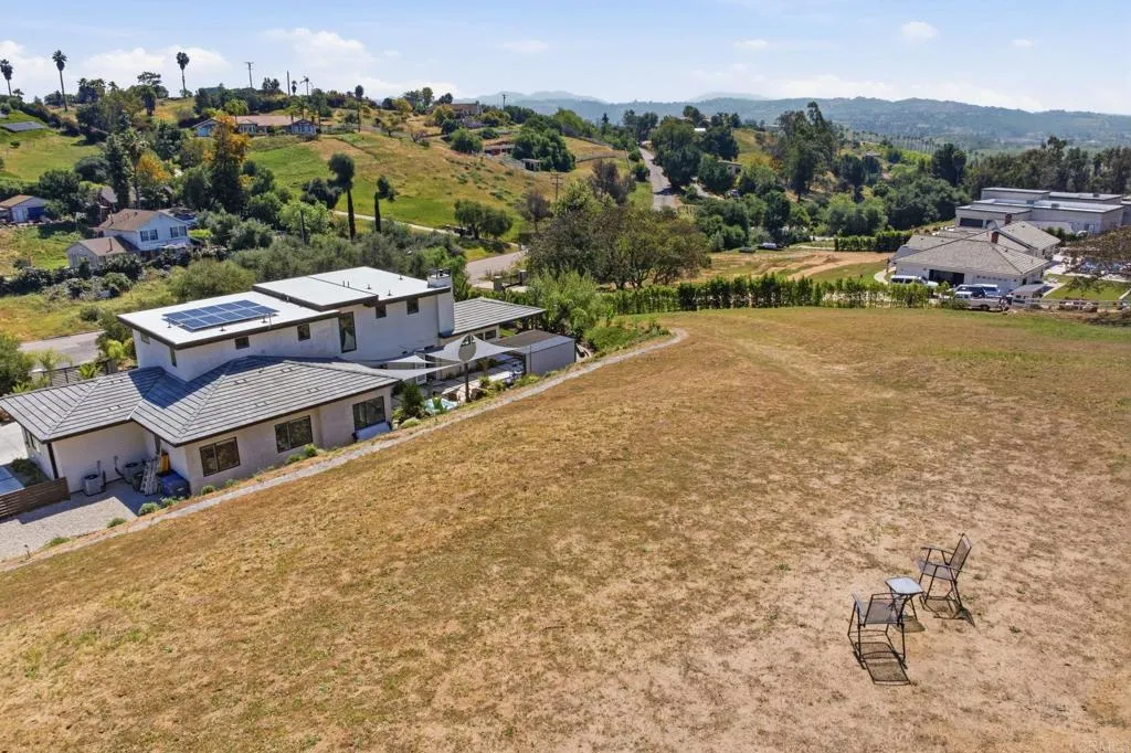 https://cdn.realtyfeed.com/cdn/127/306675862/d83d6da134f93ac9e7a17116eff918bd.webp