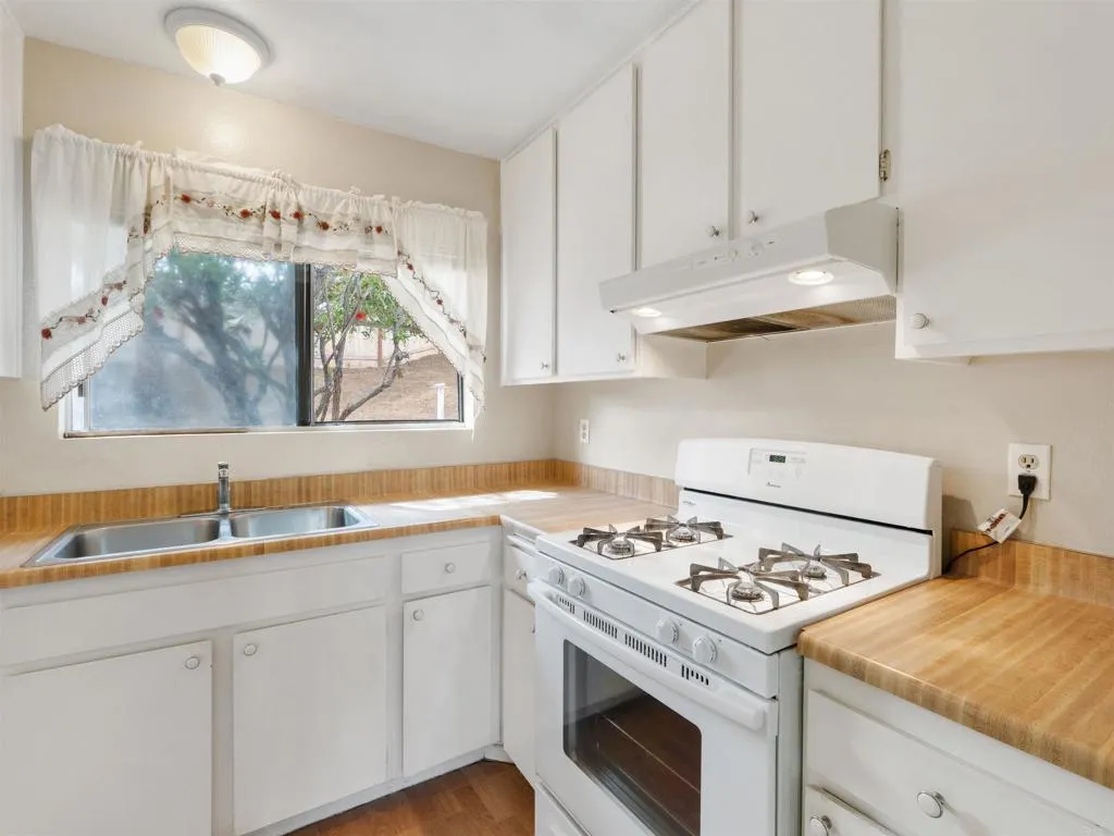 https://cdn.realtyfeed.com/cdn/127/306675942/88a34e72018a8cdbe6f9adb1d094b185.webp