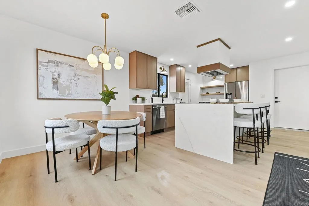 https://cdn.realtyfeed.com/cdn/127/306675975/496c02e0916aee813bde9786d4f70a73.webp