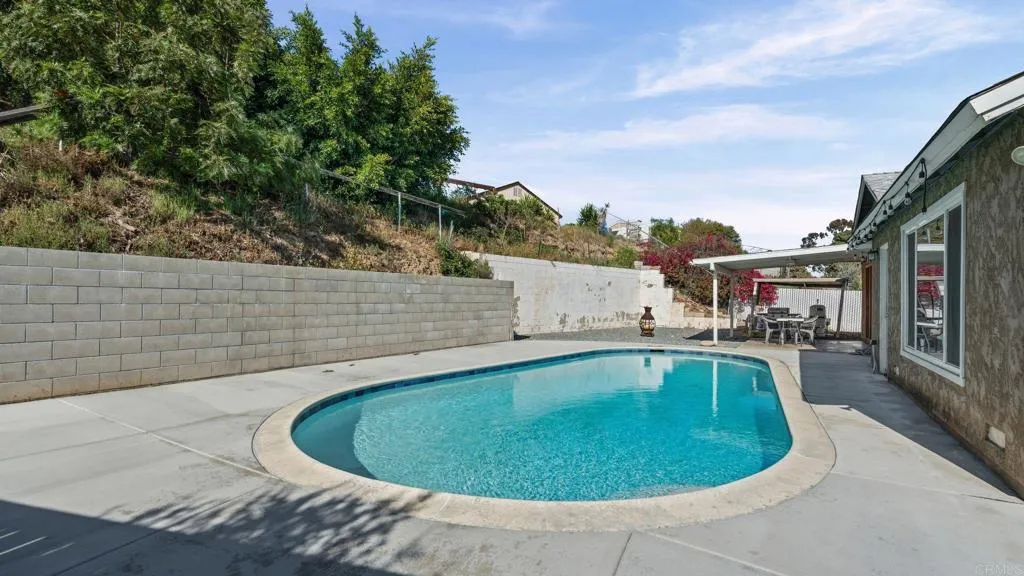 https://cdn.realtyfeed.com/cdn/127/306675987/237ba8633aabdf583928c749ae2d9826.webp