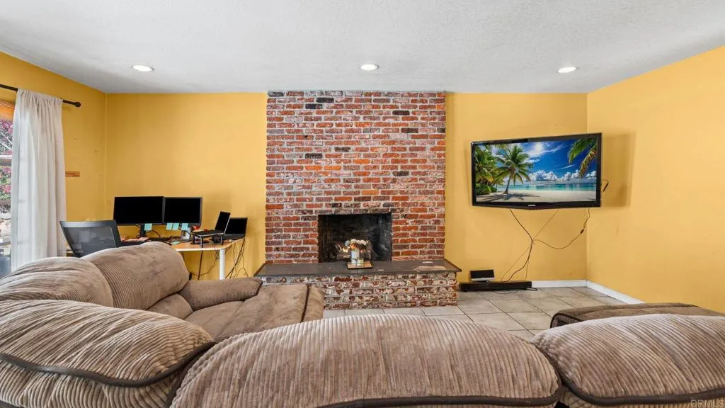 https://cdn.realtyfeed.com/cdn/127/306675987/5862493e12a6e13bc71a46f1f7a35569.webp