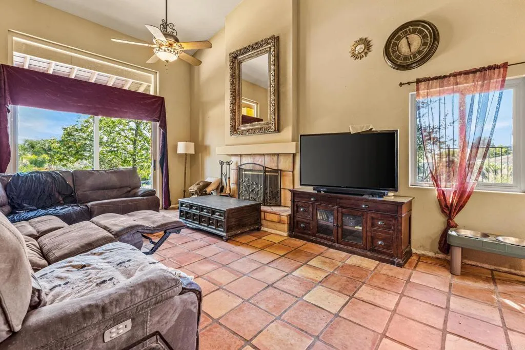 https://cdn.realtyfeed.com/cdn/127/306676035/54a6d74e98d0292bb69d8703650f0088.webp