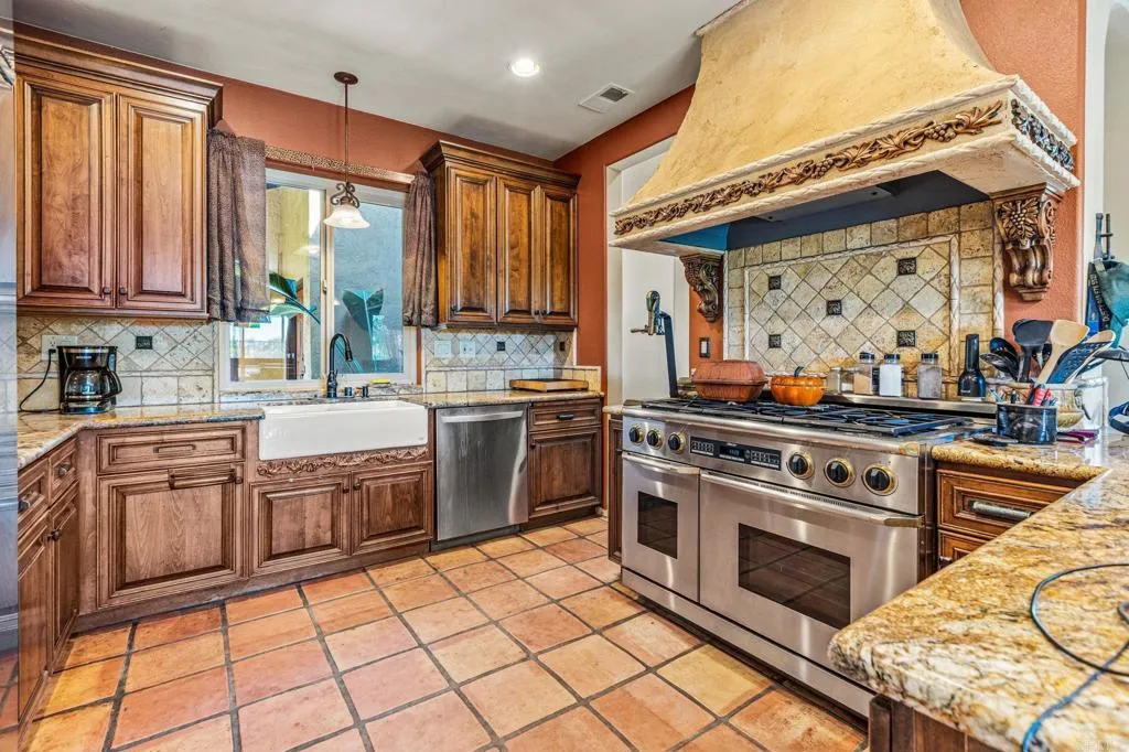 https://cdn.realtyfeed.com/cdn/127/306676035/6e8c1a65513e307a9468e9ca2feabe8d.webp