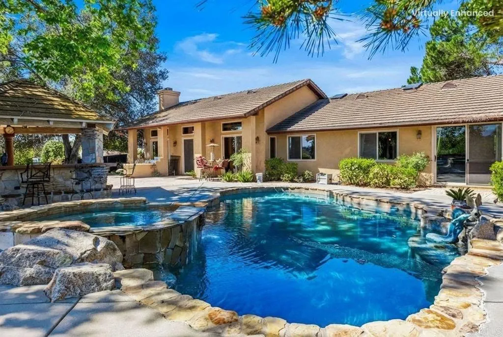 https://cdn.realtyfeed.com/cdn/127/306676035/fc08996b36625d3fa8c3132e5d79cda4.webp