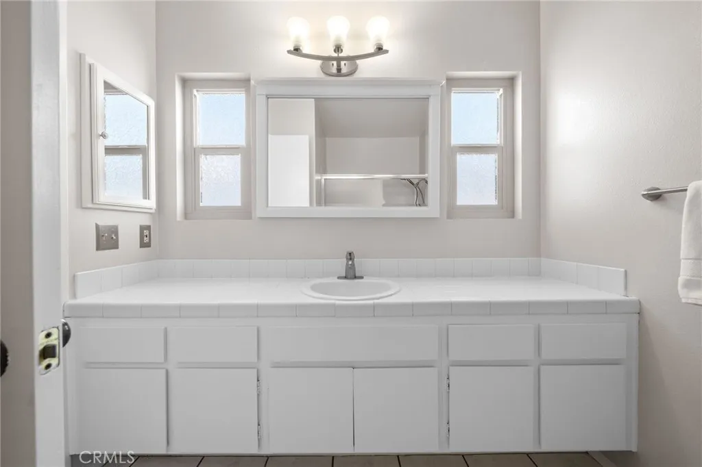 https://cdn.realtyfeed.com/cdn/127/306676098/3de9b3582e5b56dbbc5203ba67fa85d7.webp