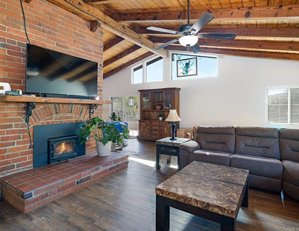 https://cdn.realtyfeed.com/cdn/127/306676152/c9e41d81451037781165917d8f8aed96.webp