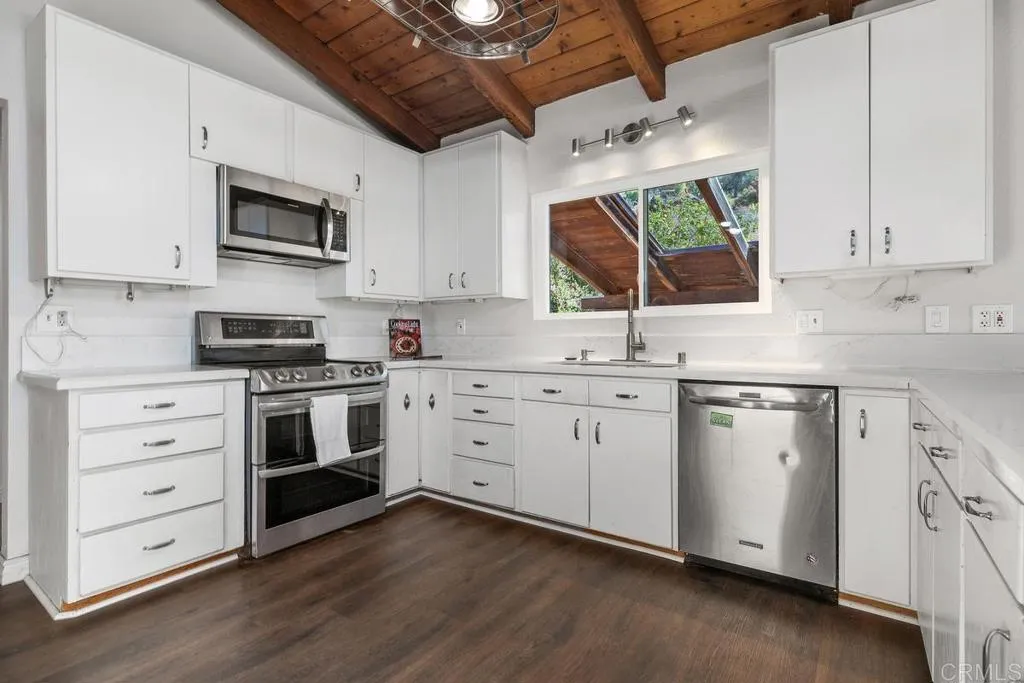 https://cdn.realtyfeed.com/cdn/127/306676152/d53c8ca45b663cb6b8f8d9350722f293.webp