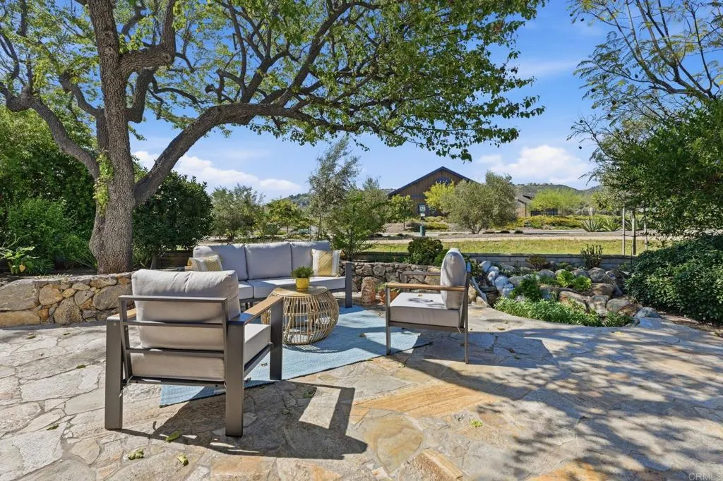 https://cdn.realtyfeed.com/cdn/127/306676170/8ead3be32338d5ffb85a331520939039.webp