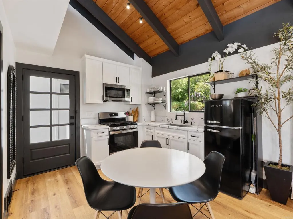 https://cdn.realtyfeed.com/cdn/127/306676172/3aabfc728ab7e4733213e447c369deee.webp