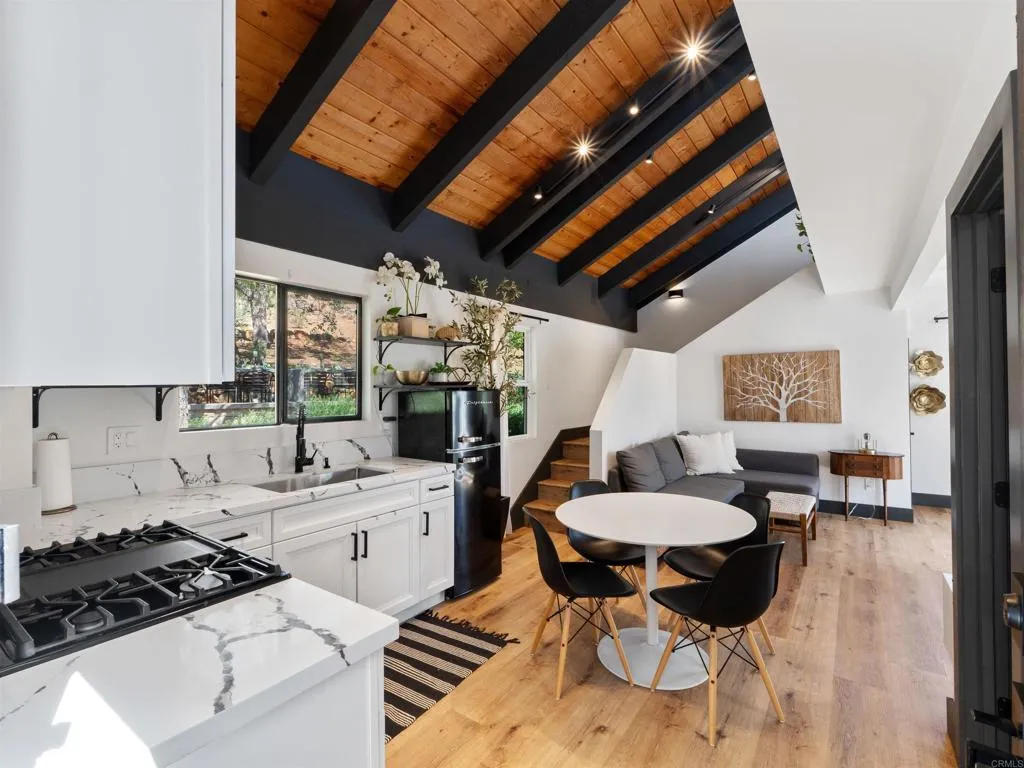https://cdn.realtyfeed.com/cdn/127/306676172/878ea1bd2f43aa221ea063a066e4e86c.webp