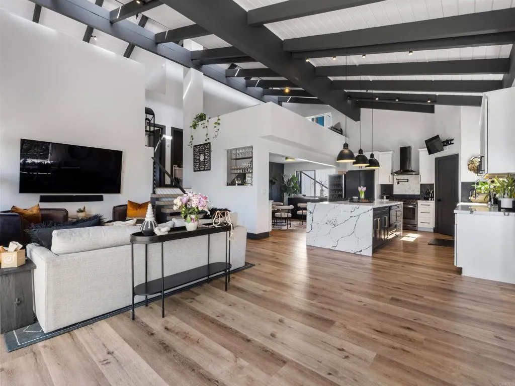 https://cdn.realtyfeed.com/cdn/127/306676172/bee3176db27b3940b2404ea22cf503e2.webp