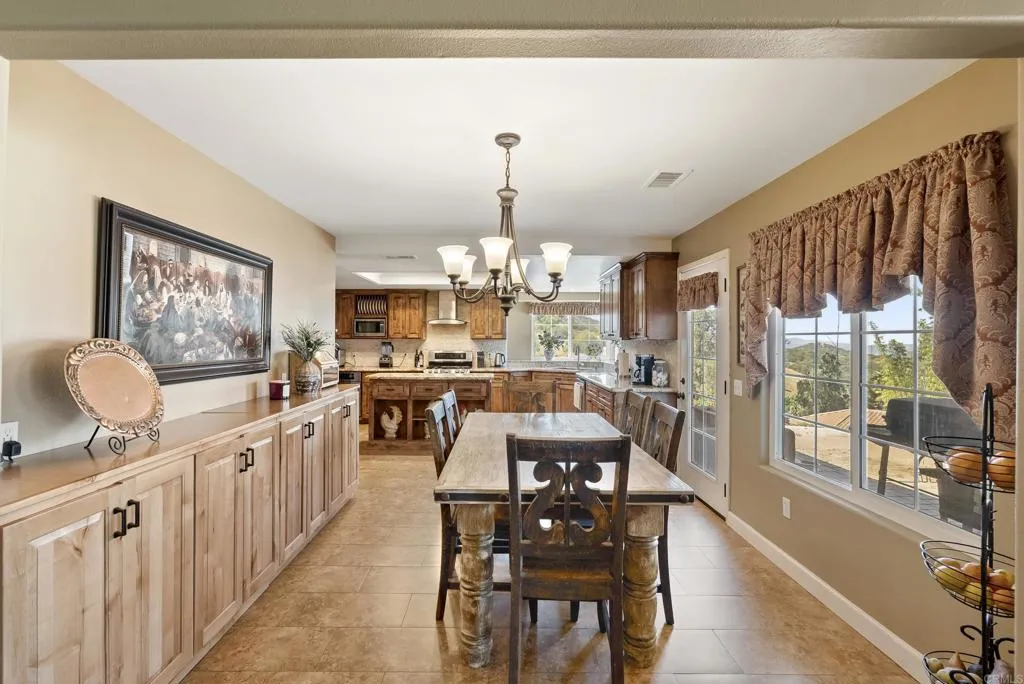 https://cdn.realtyfeed.com/cdn/127/306676194/bee58f119f7d2d0ae806039566895b40.webp