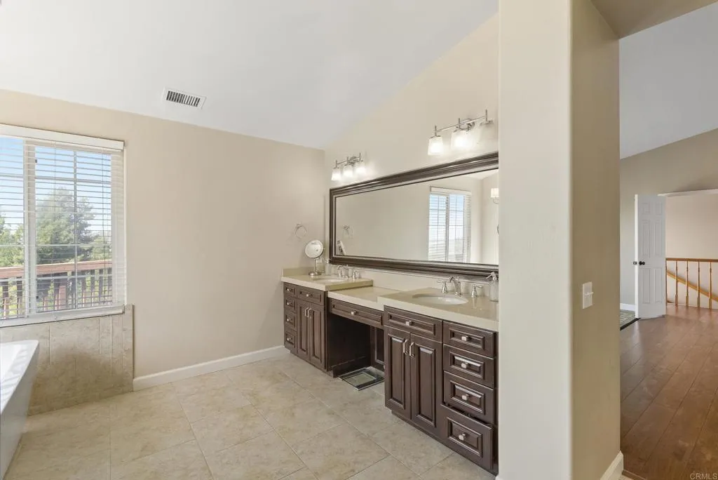 https://cdn.realtyfeed.com/cdn/127/306676194/c831684a226a1de9211f189ce6c6157e.webp
