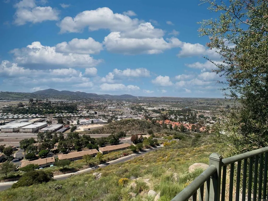 https://cdn.realtyfeed.com/cdn/127/306676316/afa3297d44c6c3156fa0ab14ac77f7c6.webp