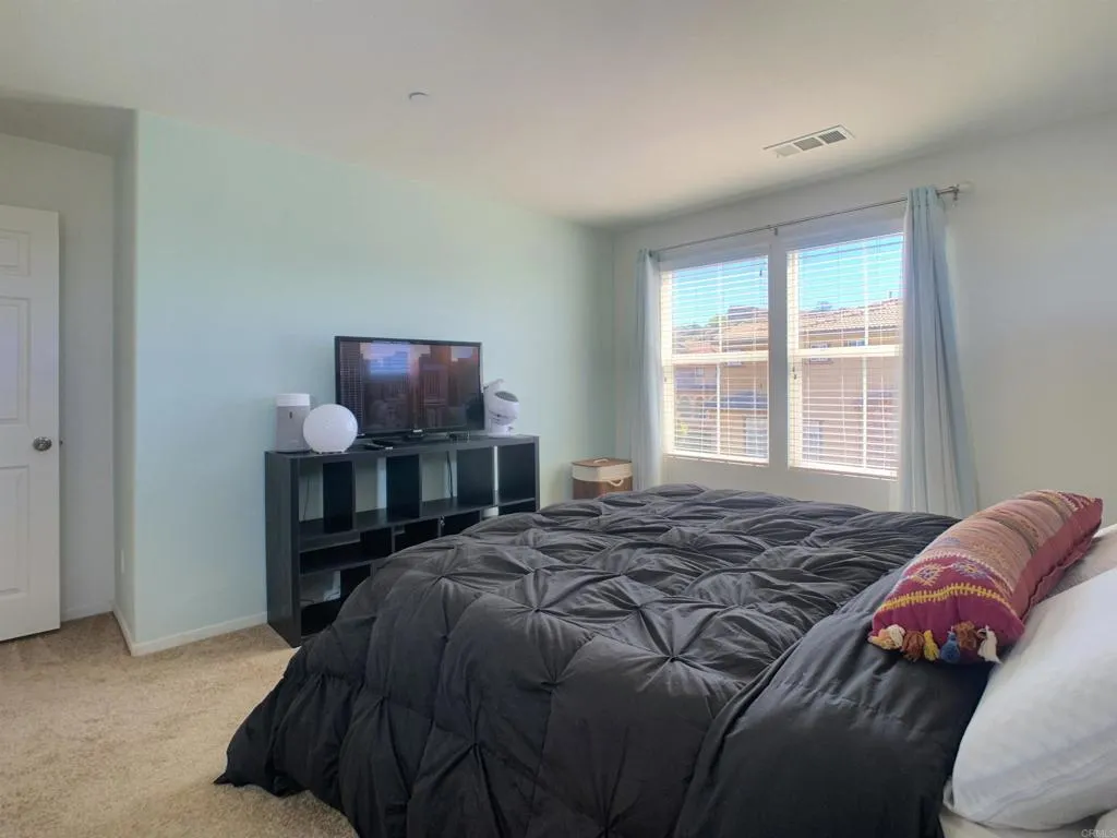 https://cdn.realtyfeed.com/cdn/127/306676316/e4634d759456ca94681a0192cfe72480.webp